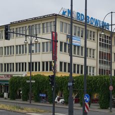 Wohn- und Geschäftshaus Ollenhauerstraße 139, Scharnweberstraße 17-20B