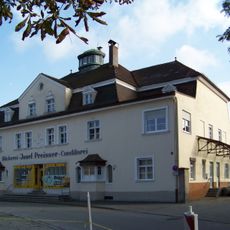 Wohn- und Geschäftshaus