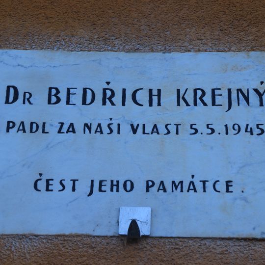 Pamětní deska Bedřicha Krejného na domě Jihlavská 822/76 v Praze