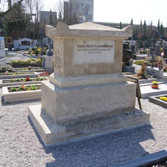 Zwei Priestergräber