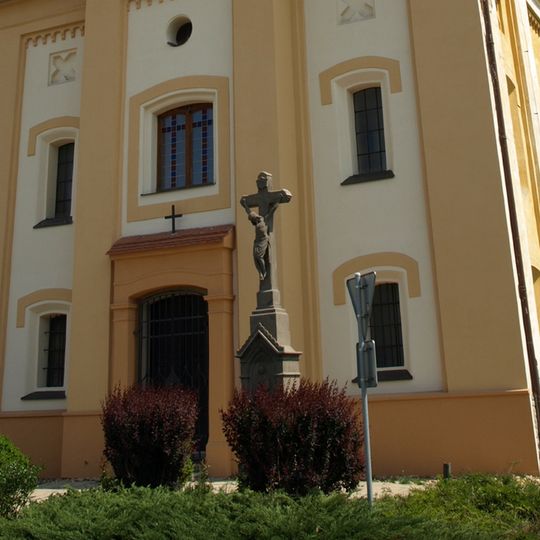 Kříž u kostela v Opatovicích