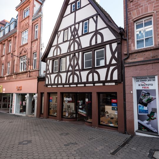 Wohn- und Geschäftshaus