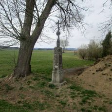 Kříž severně od Hradešic u rozcestí