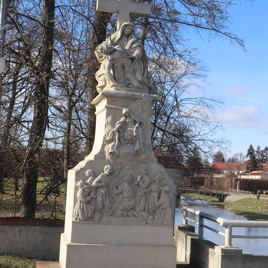 Sousoší Piety u mostu přes Rokytnou v Jaroměřicích nad Rokytnou