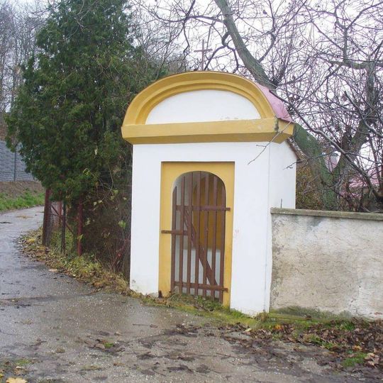 Kaplička u domu 155 v Zeměchách