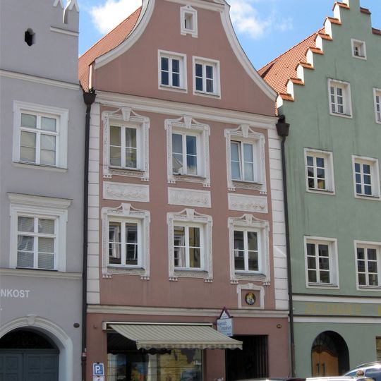 Wohn- und Geschäftshaus