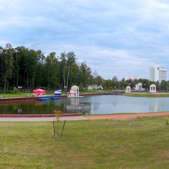 Park Pieramohi, Maladziečna