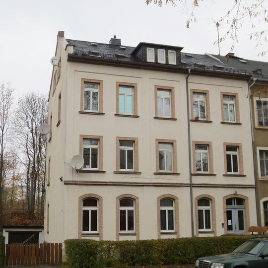 Mietshaus in halboffener Bebauung mit Vorgarten Neefestraße 22