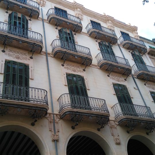Habitatge al carrer del Palau Reial