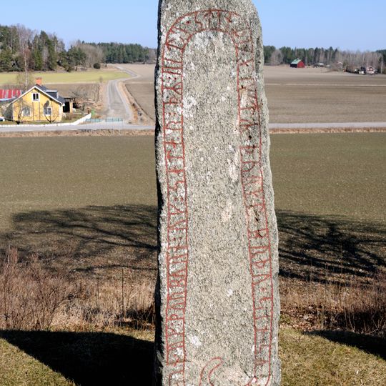 Östergötlands runinskrifter 32