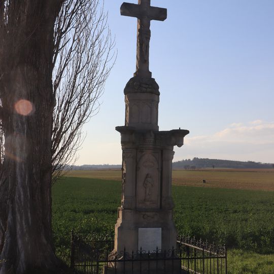 Kříž u pramene severně od Mladoňovic