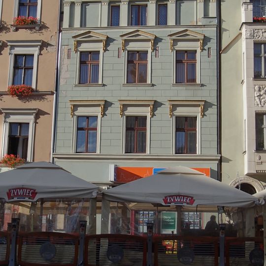 Fasada frontowa kamienicy