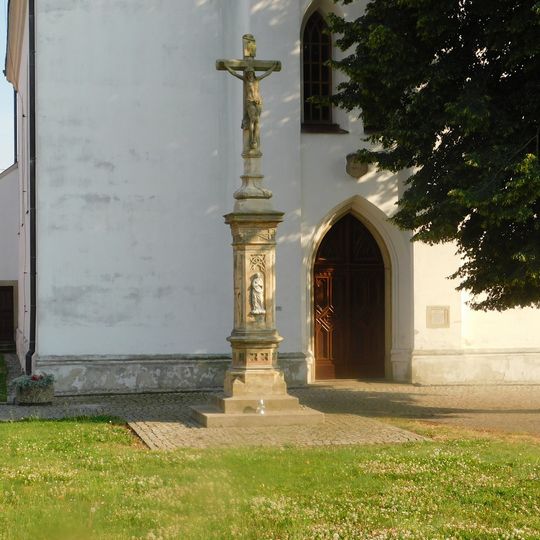 Kříž u kostela svaté Anny v Huštěnovicích