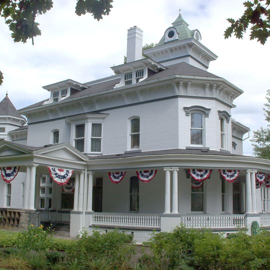 Jeremiah Reeves House and Carriage House