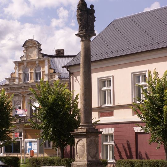Sloup se sochou sv. Anny Samétřetí