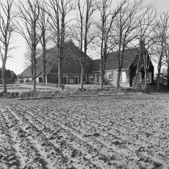 Middelweg-Oost 35, Vrouwenparochie