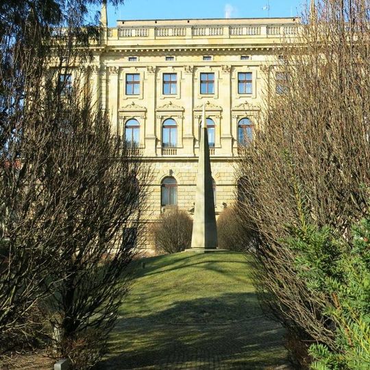Obelisk v zámeckém parku v Liberci