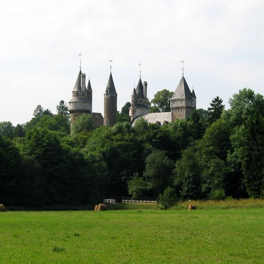 Faulx-les-Tombes Castle