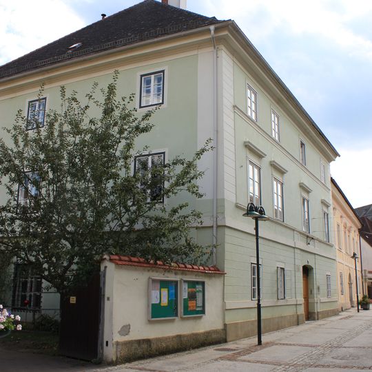 Neue Dechantei und Stadtmauer