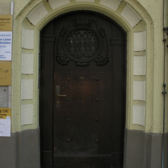 Wohn- und Geschäftshaus