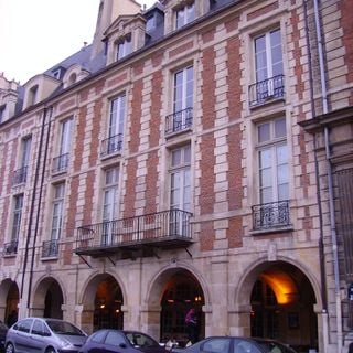 Immeuble, 2bis place des Vosges, 16 rue de Birague