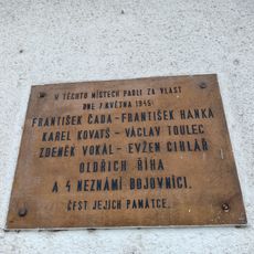 Pamětní deska obětem Pražského povstání na domě Děkanská vinice I 819/16 v Praze