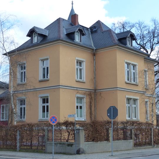 Mietvilla August-Bebel-Platz 1