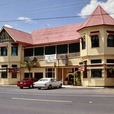 Lakes Creek Hotel