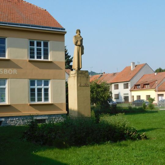 Pomník Mistra Jana Husa ve Slavkově u Brna