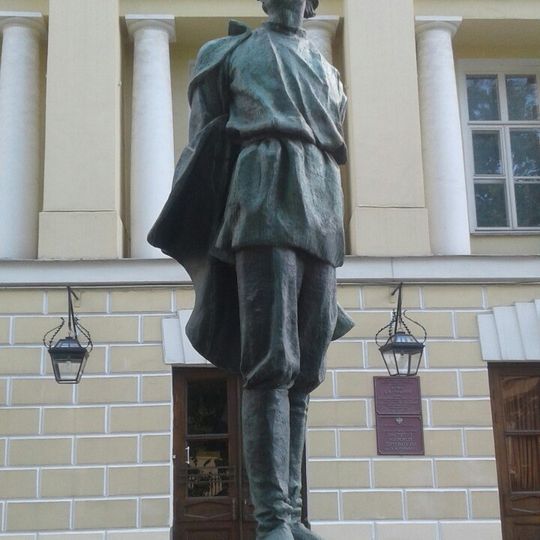 Памятник Горькому на Поварской