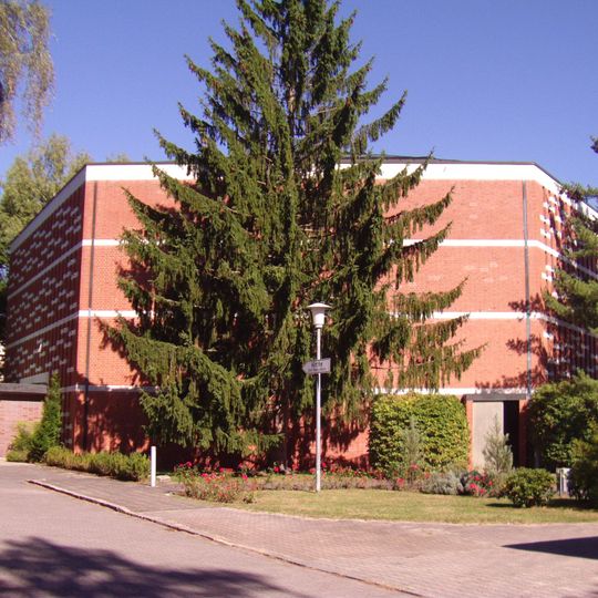 Katholische Pfarrkirche Zum Guten Hirten mit Gemeindezentrum