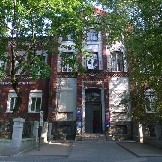 Здание женской школы