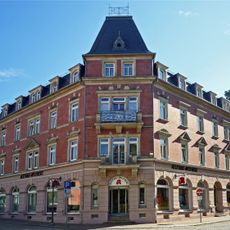 Mietshaus in geschlossener Bebauung und Ecklage Röderstraße 1