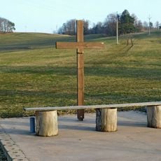 Dřevěný kříž jihovýchodně od Vestce