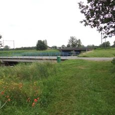 Damsluis in het Valleikanaal onder spoorbrug Utrecht-Arnhem te Leersum