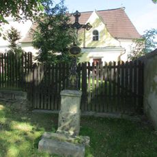 Kříž v Božejově u památníku padlých