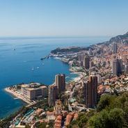 Monaco, la sorpresa dietro il palco e le apparenze