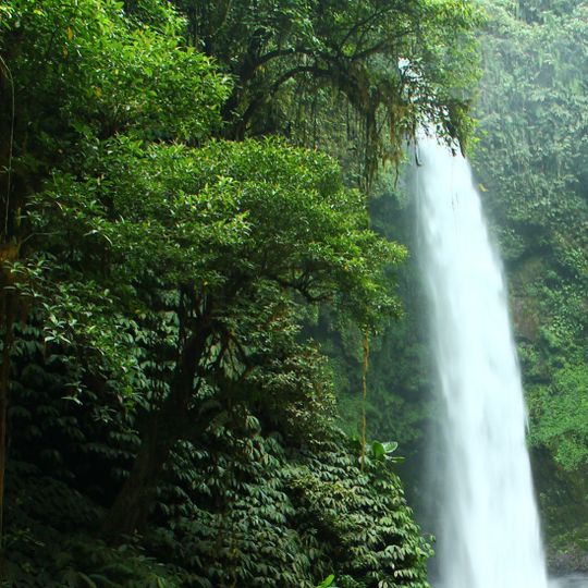 Nungnung Waterfall