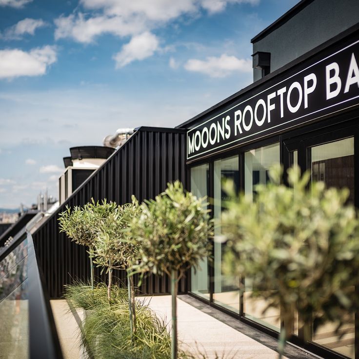 Mooons Rooftop Bar