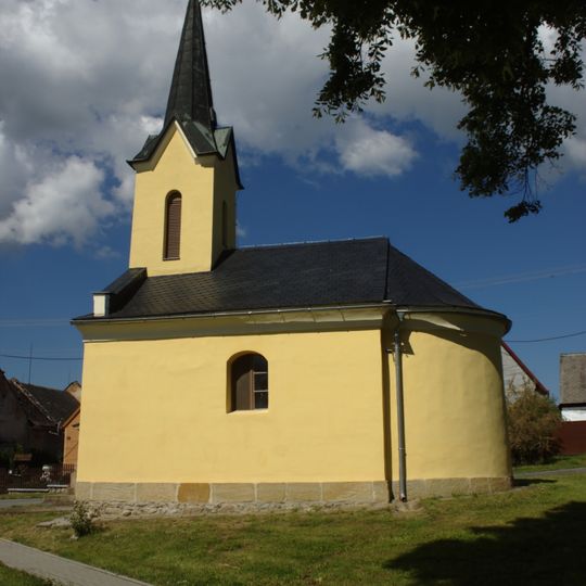 Kaple Panny Marie v Křemačově na návsi