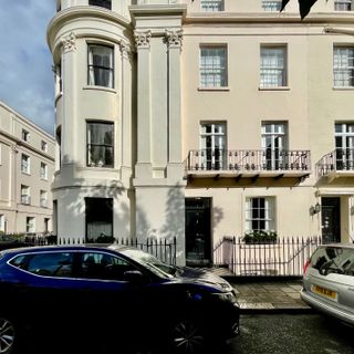 5 Lower Grosvenor Place and 19–25 Victoria Square