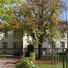 Building B6: Clinic building in the style of reform architecture (individual monument to ID No. 09284584) Hufelandstraße 15