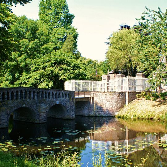Kasteel Well: bridge with fence