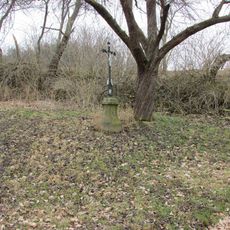 Kříž poblíž samoty U Kvášů západně od Hodějovic