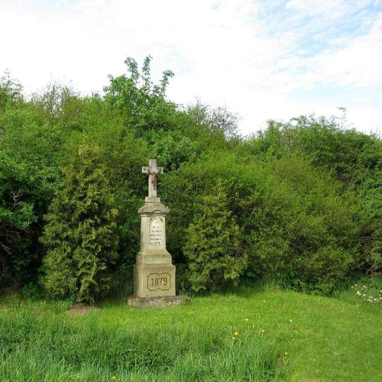 Kříž v zatáčce severně od Kočína