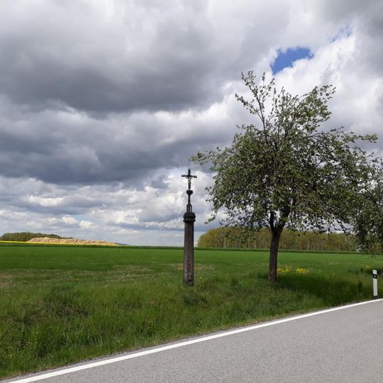 Kříž jihozápadně od Libíva u rozcestí