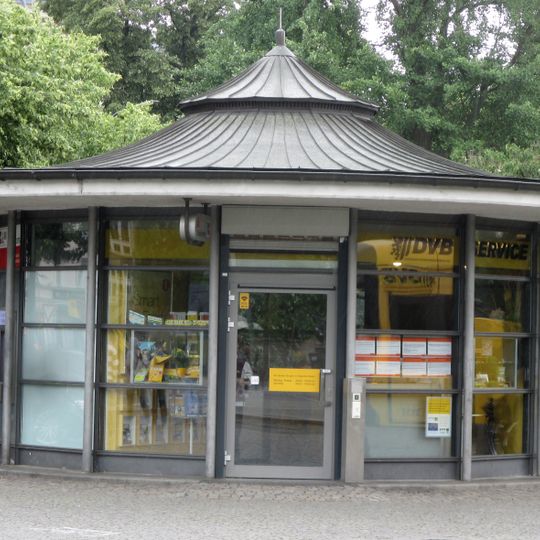 Wartehäuschen Albertplatz