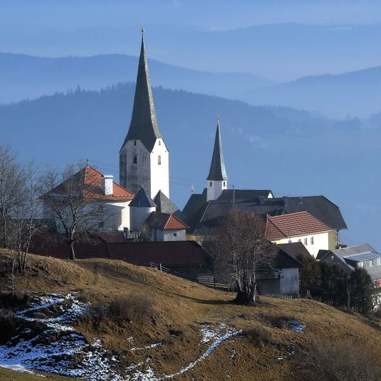 Kath. Pfarrkirche hl. Martin, Kirchturm und ehem. wehrhafter Friedhof