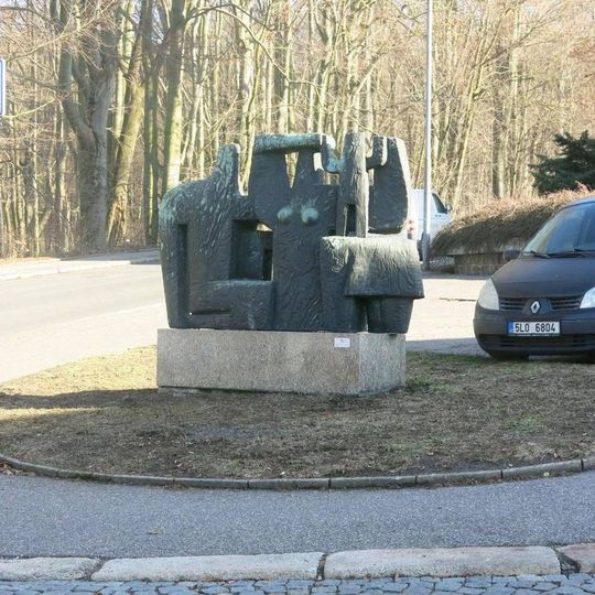 Kovová plastika Rodina na rohu ulic Dvorská a Vojtěšská