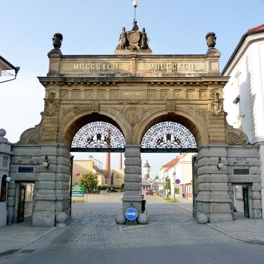 Tor und Wasserturm der Brauerei Pilsner Urquell